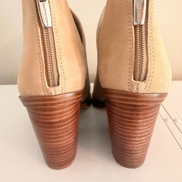 Vince Camuto camel booties! EUC! Size 8 - Picture 5 of 9